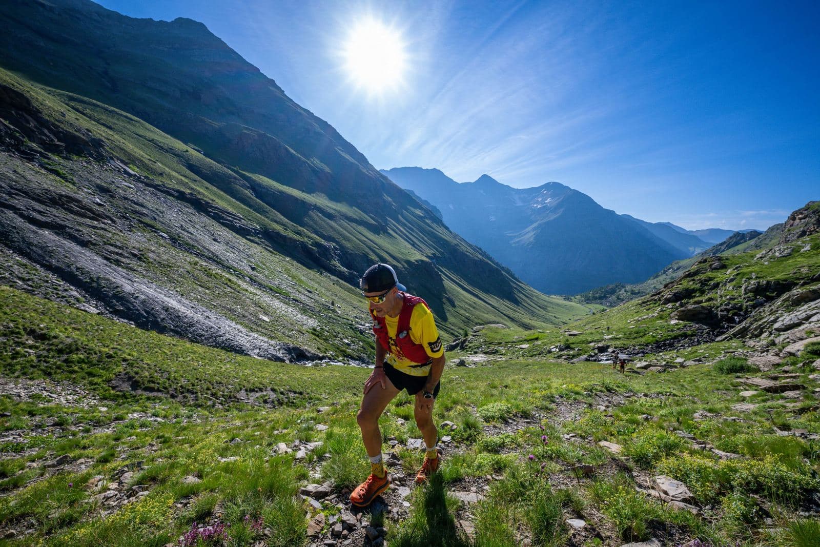 Coureur dans un vallon d'alpage